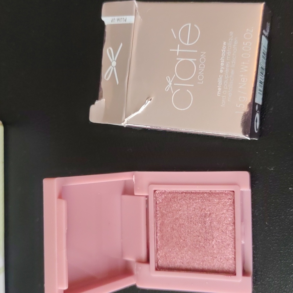 Clinique Skincare and Makeup Set with Striped Pouch 6 Piece Set. - Picture 6 of 8